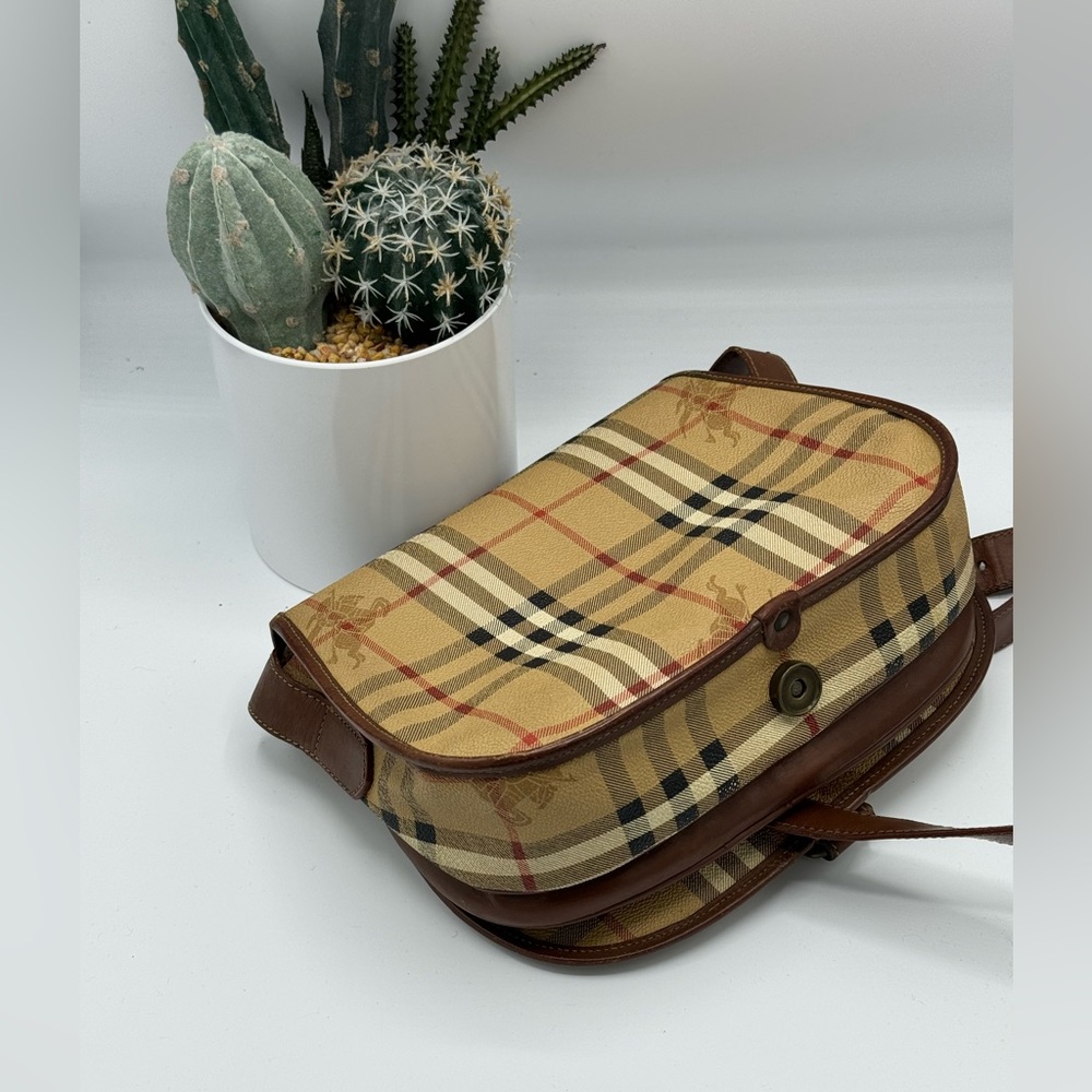AUTHENTIC BURBERRY Crossbody Flap Ba - Picture 8 of 13